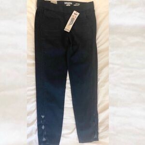 New Women’s Small Low Rise Ankle Levi’s Dark Wash Ankle Denim Jeans